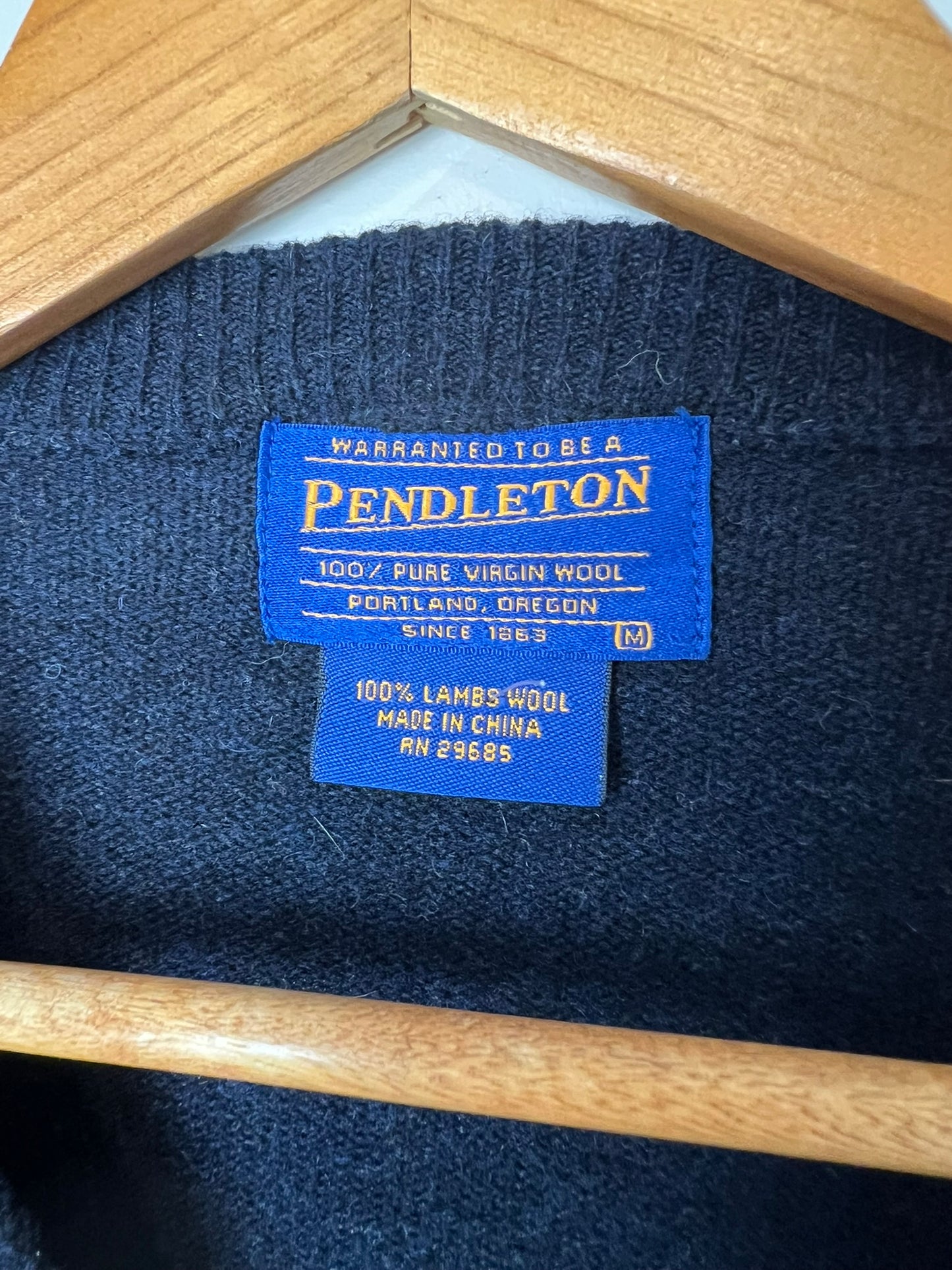 Pendleton Lambswool V-Neck Navy - M