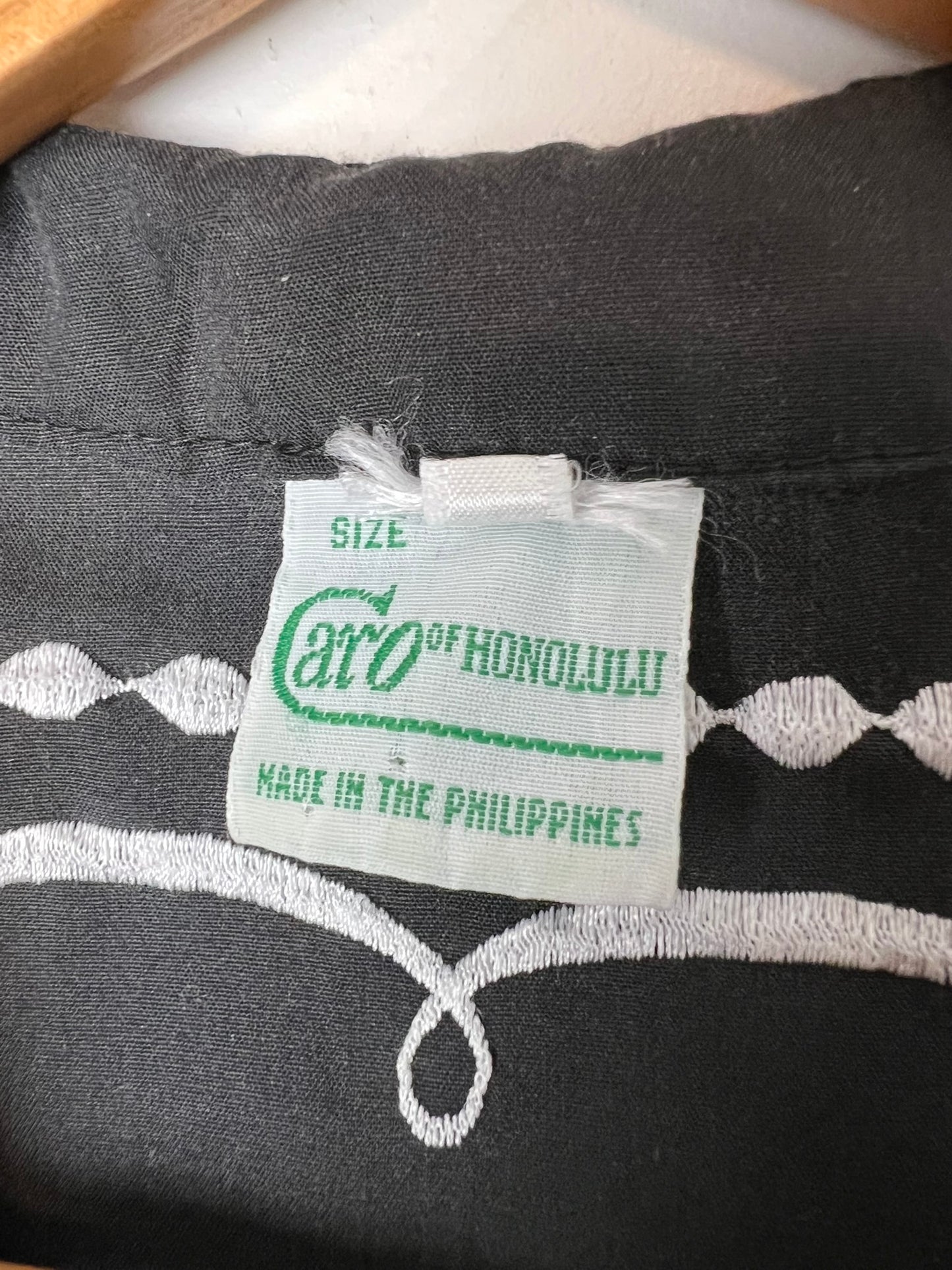 Caro of Honolulu Embroidered Filipino Barong Blouse - L
