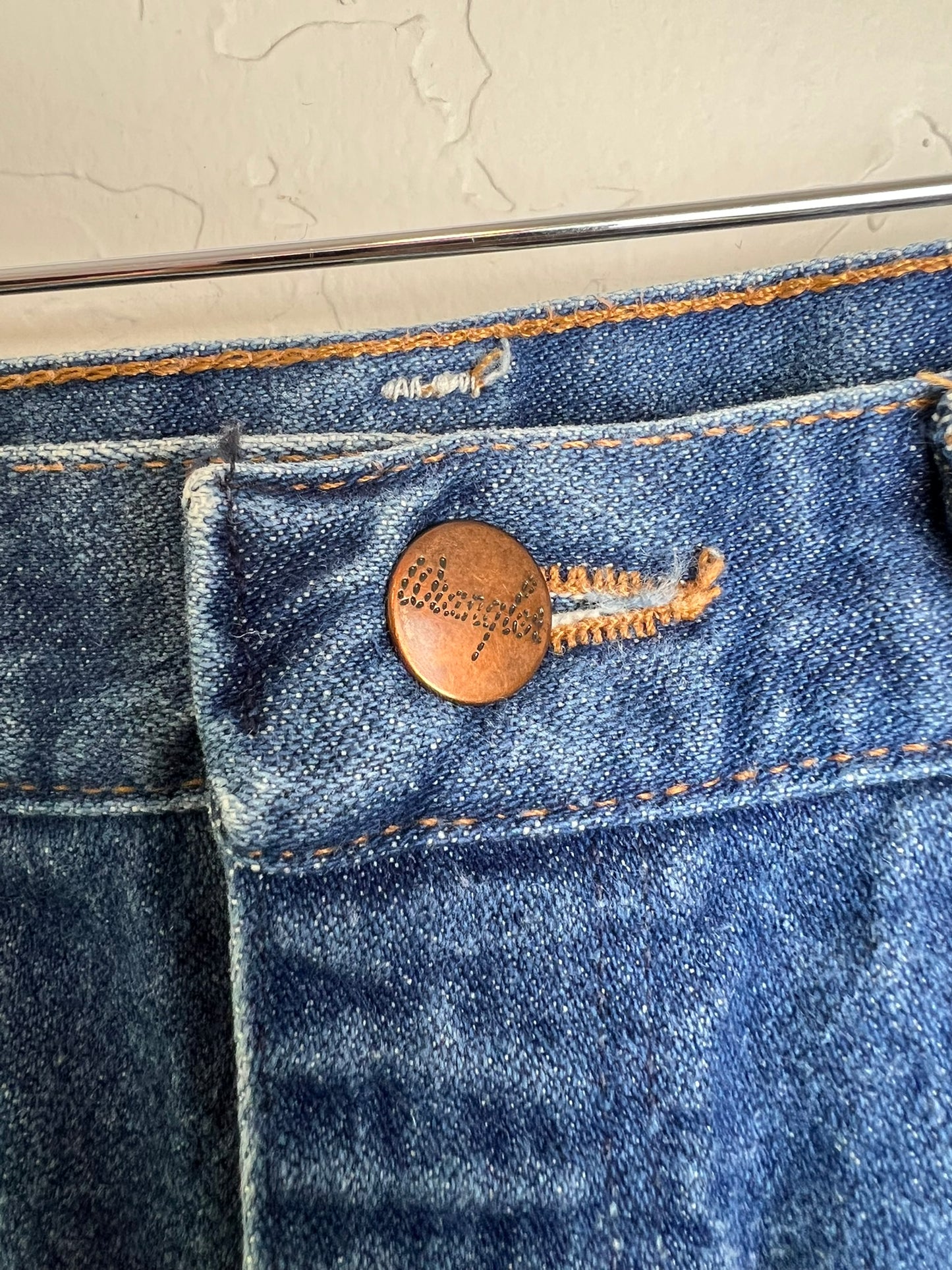 Wrangler High-Rise Cowboy Cut Jeans USA - W26