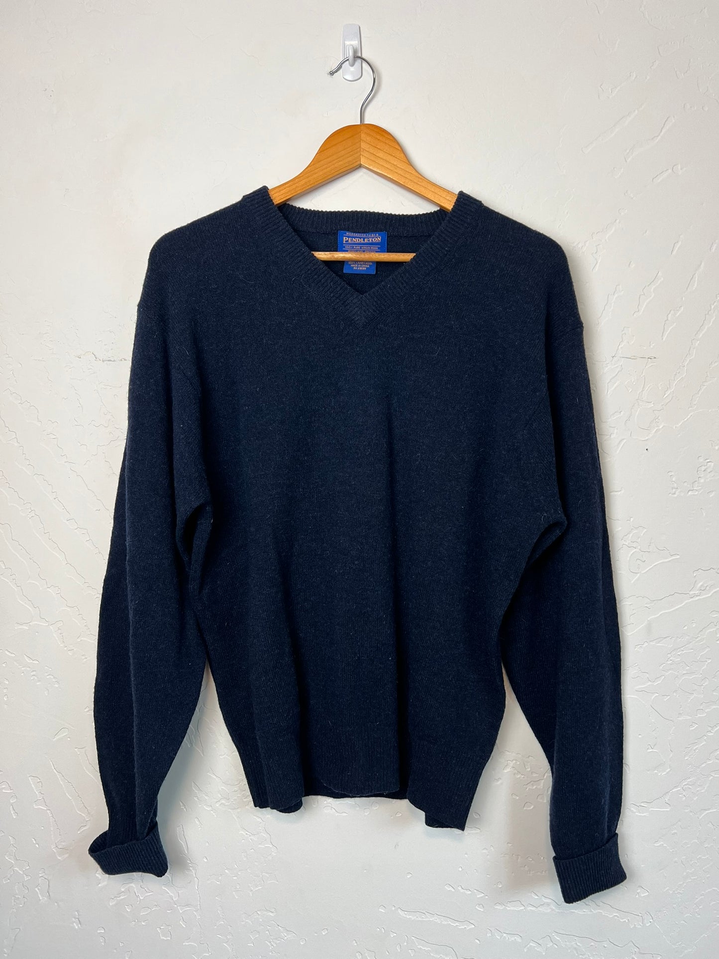 Pendleton Lambswool V-Neck Navy - M
