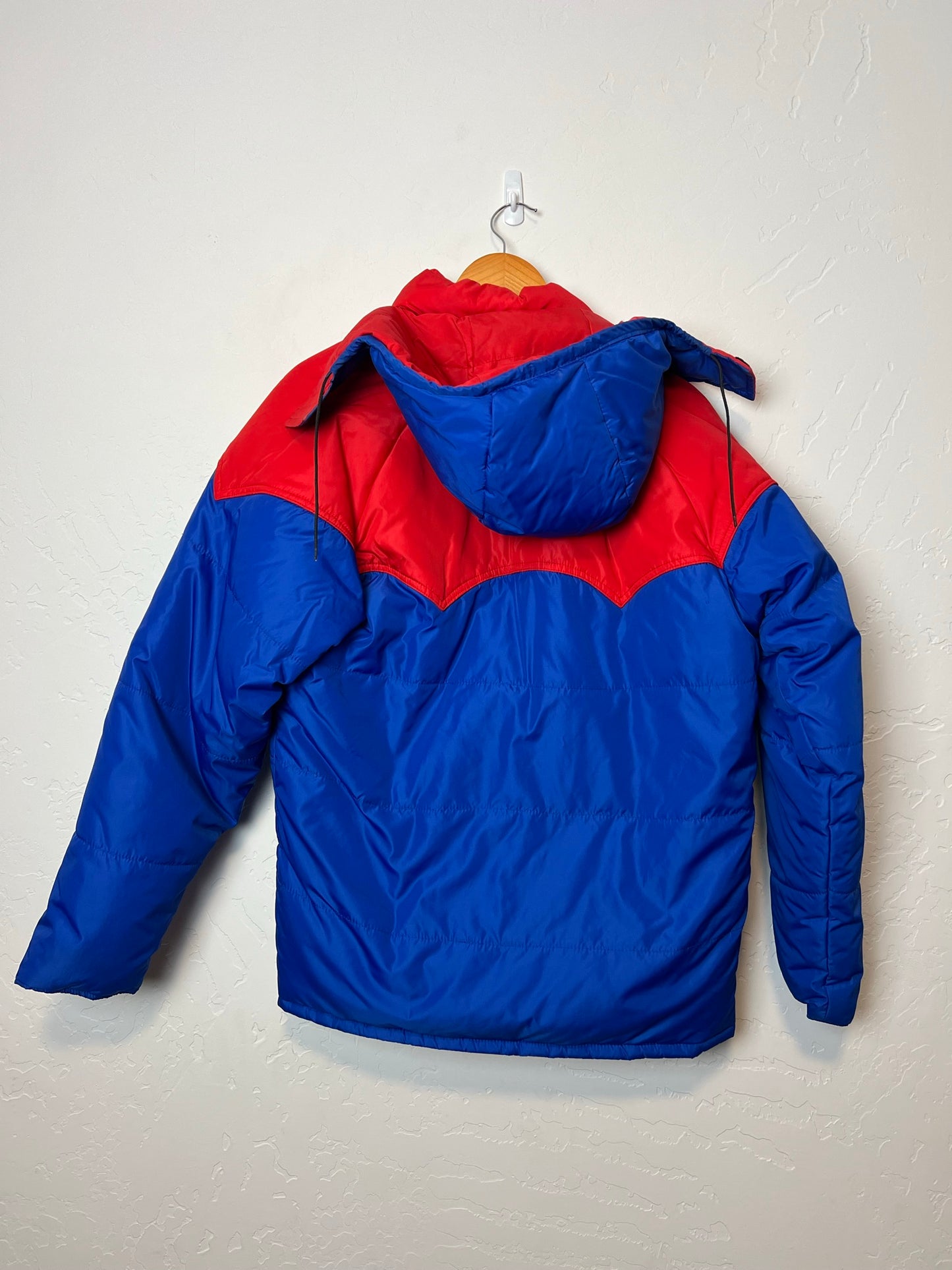 Adventure Gear Blue & Red Down Puffer Jacket - Size M