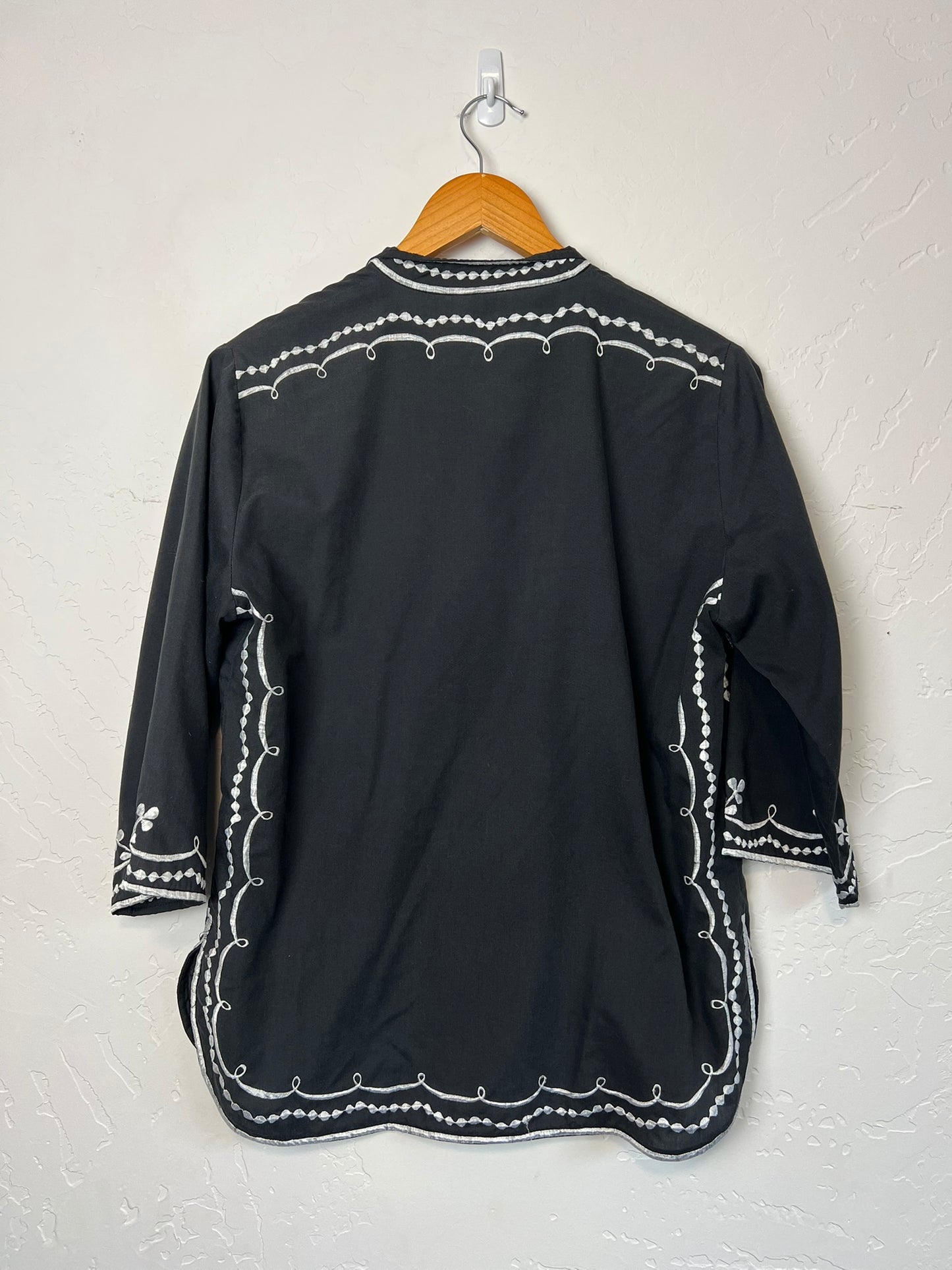 Caro of Honolulu Embroidered Filipino Barong Blouse - L
