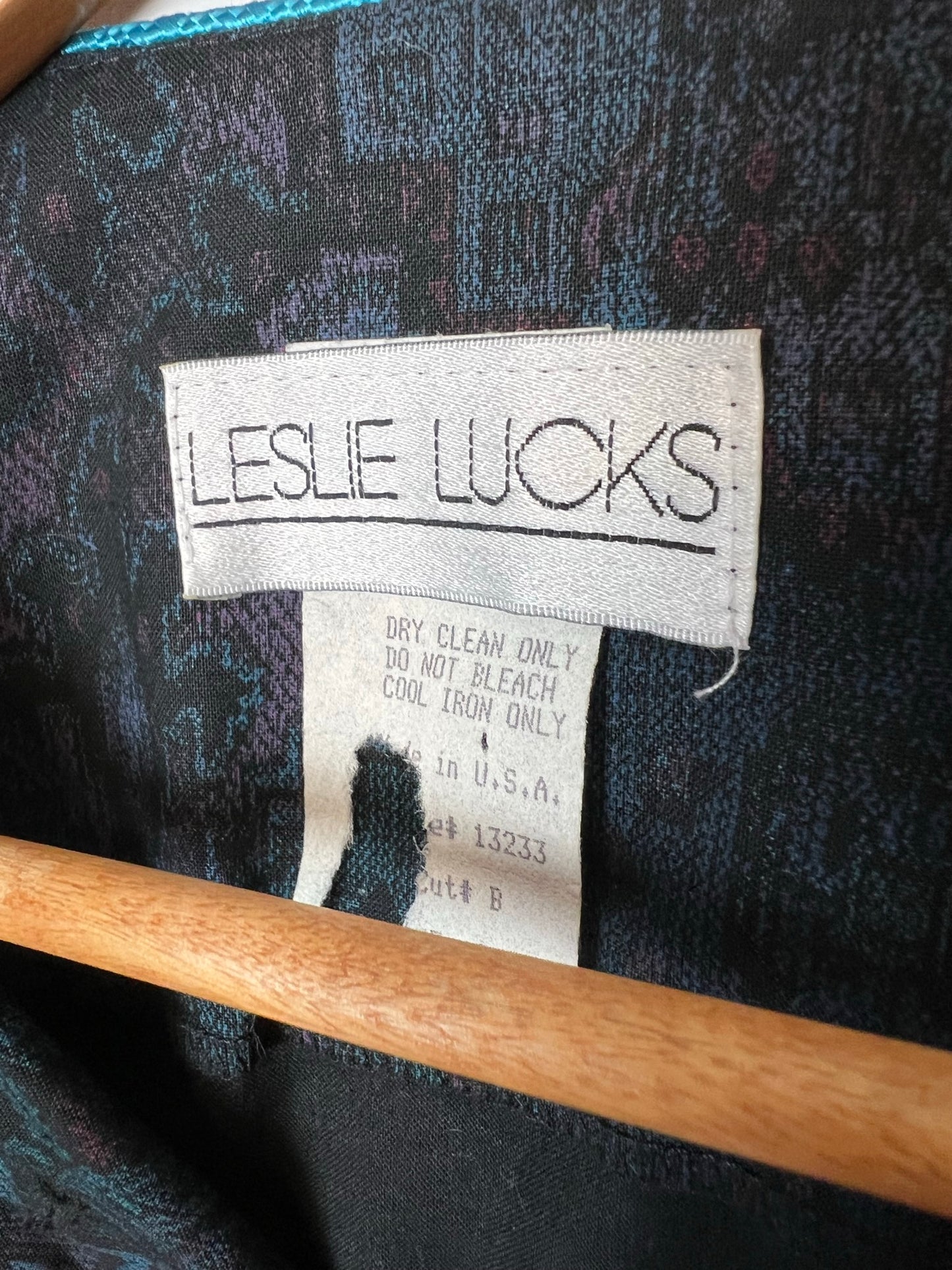 Leslie Lucks Teal Paisley Tapestry Crop Top - Size 8