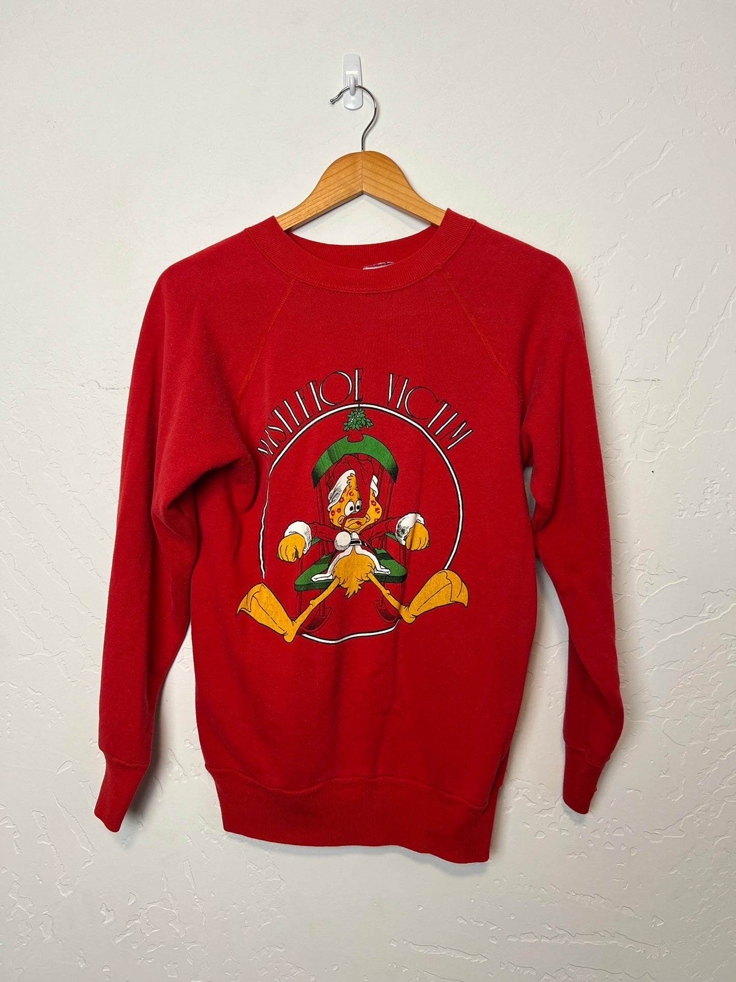 Pannill Looney Tunes 'Mistletoe Victim' Christmas Sweatshirt - M
