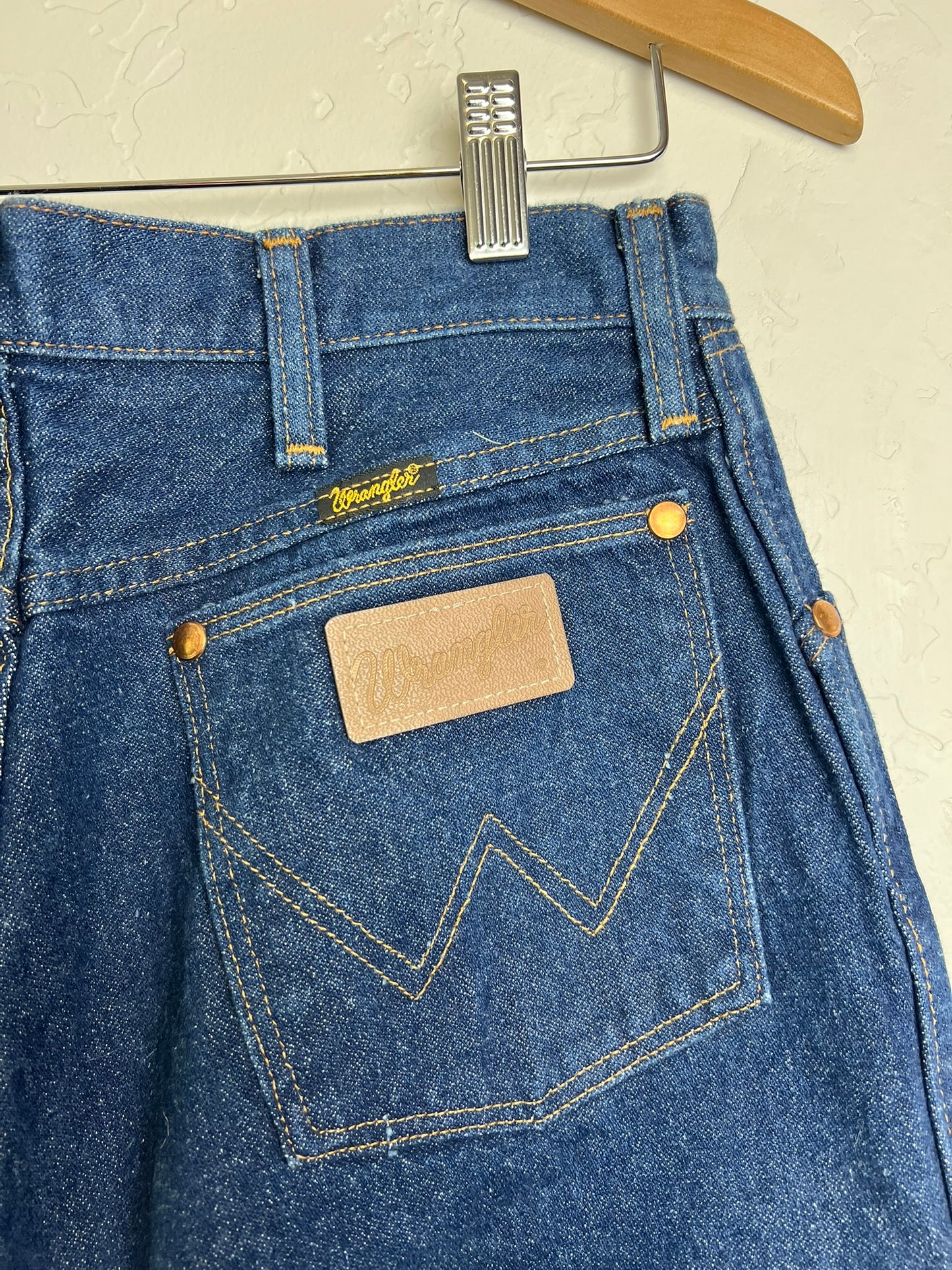Wrangler High-Rise Cowboy Cut Jeans USA - W27