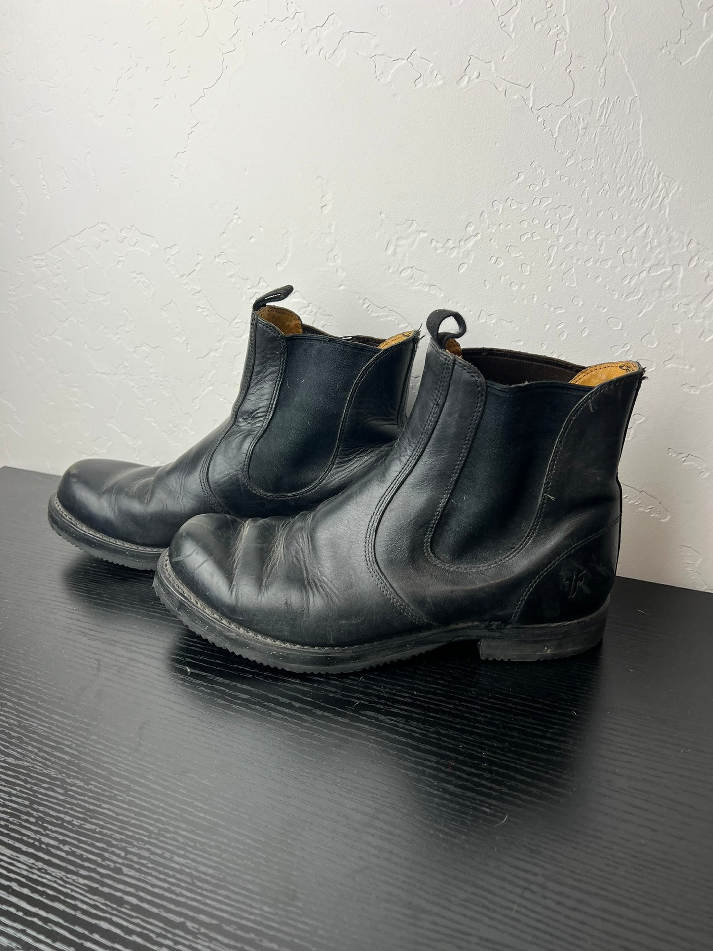 Black Leather Chelsea Boots - US 10